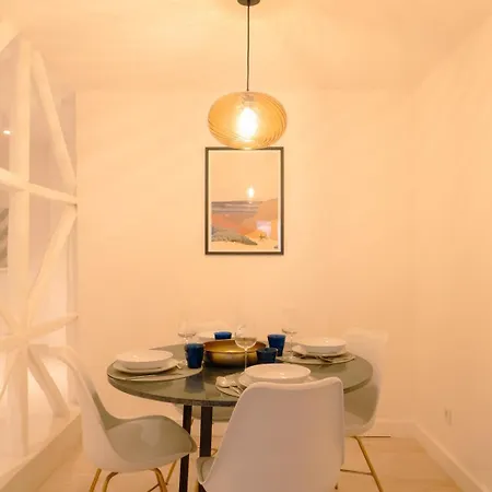 Apartment Charming 1br - Stylish & Cozy In Principe Real | By Airnest Lisbon
